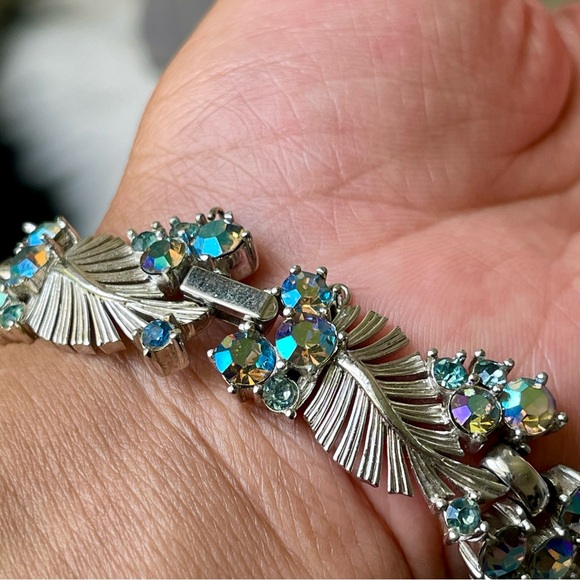 CROWN TRIFARI | Vtg | Blue Aurora Borealis (AB) Crystals Rhinestones 7" Bracelet - Picture 5 of 14